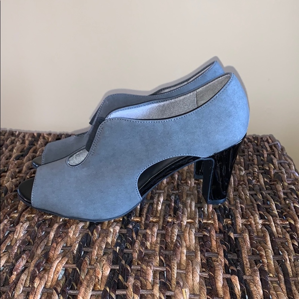 Dress shoes